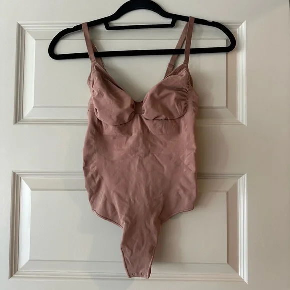 SKIMS Seamless Sculpted Thong Bodysuit w/ low back in Dark Nude - Picture 2 of 7